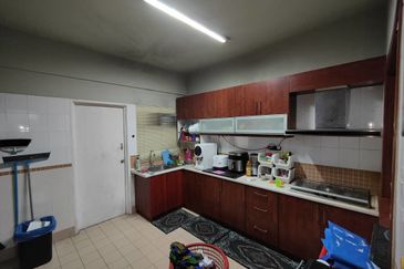 Jalan Anggerik Tania