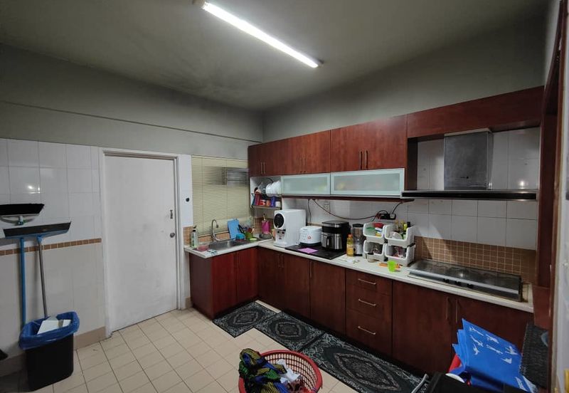 Jalan Anggerik Tania