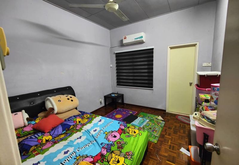 Jalan Anggerik Tania