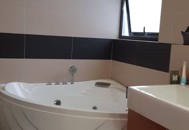 Subang Heights East  3 storey bungalow corner house for sale gated and guarded lock stock & barrel