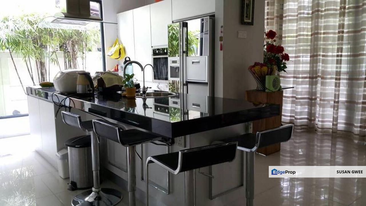 Amverton Park Bukit Kemuning double storey bungalow house for sale gated and guarded fully furnished , Selangor, Shah Alam