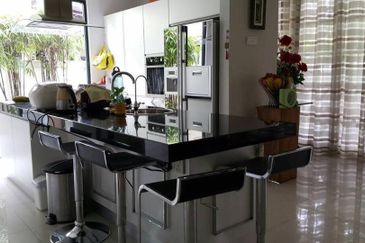 Jalan Bukit Kemuning 