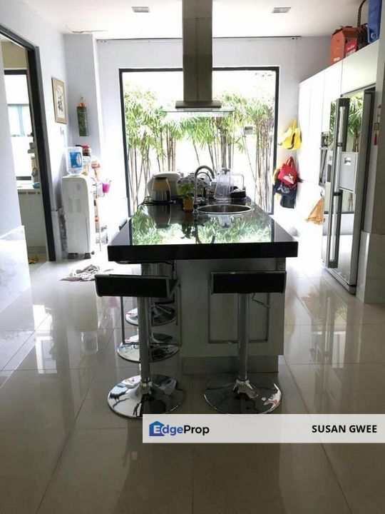 Amverton Park Bukit Kemuning double storey bungalow house for sale gated and guarded fully furnished , Selangor, Shah Alam