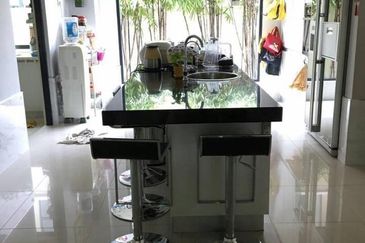 Jalan Bukit Kemuning 