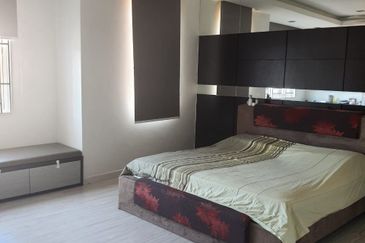 Canal Garden Kota Kemuning double storey super link house for sale gated and guarded community facing south 