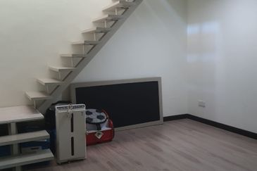 Canal Garden Kota Kemuning double storey super link house for sale gated and guarded community facing south 