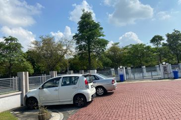 Jalan Kemuning Damai 32/147