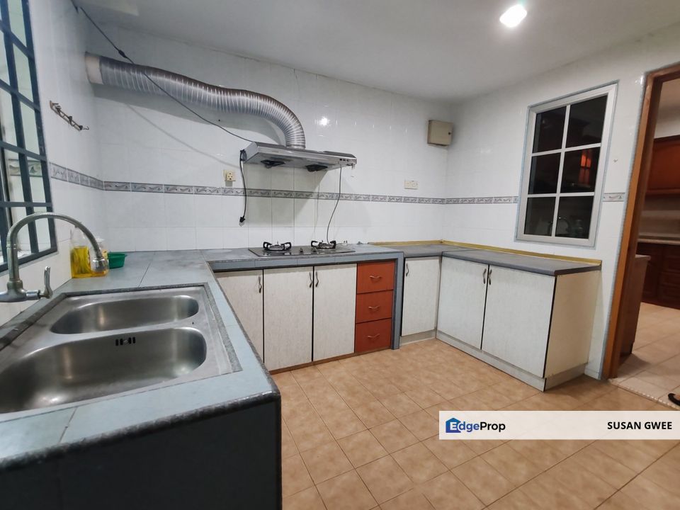  Freehold double storey house for sale fully extended kitchen and fully renovated, Selangor, Kota Kemuning