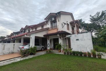 Jalan Anggerik Tania