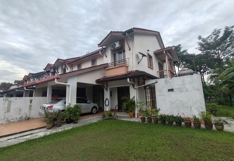 Jalan Anggerik Tania