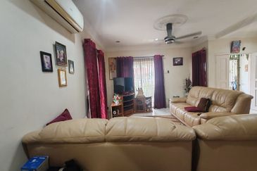 Jalan Anggerik Tania