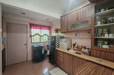 Jalan Anggerik Tania