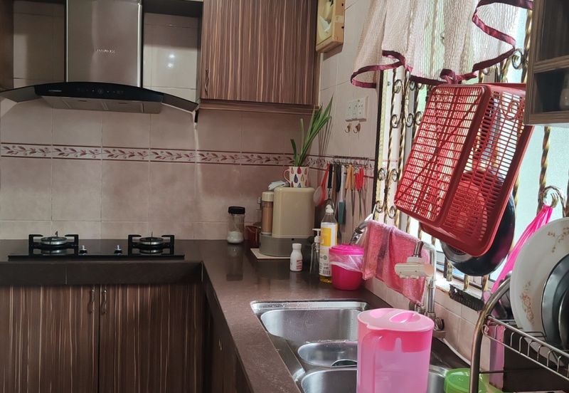 Jalan Anggerik Tania