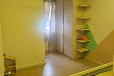 Jalan Kemuning Indah 32/142