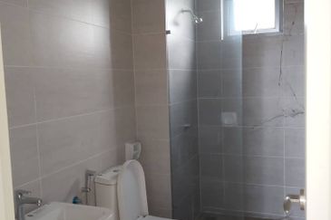 Gravit8 @ Klang South