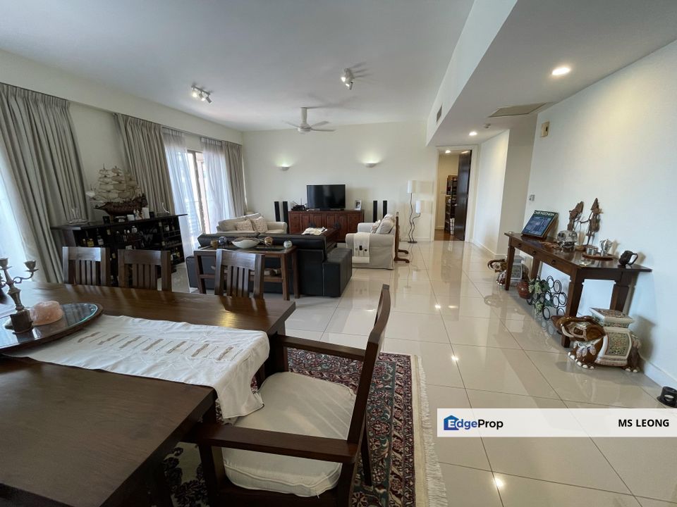 Renovated Hampshire Park condominium 3+1 bedroom for sale for Sale RM2