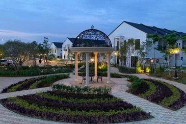 Monet Lily @ Sunsuria City