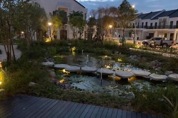 Monet Lily @ Sunsuria City