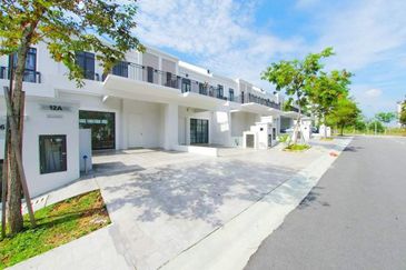 Monet Lily @ Sunsuria City