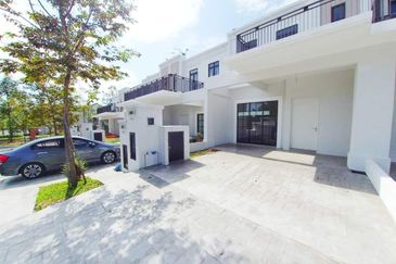 Monet Lily @ Sunsuria City