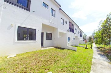 Monet Lily @ Sunsuria City