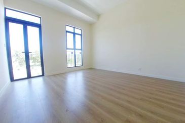 Monet Lily @ Sunsuria City