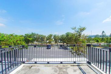 Monet Lily @ Sunsuria City