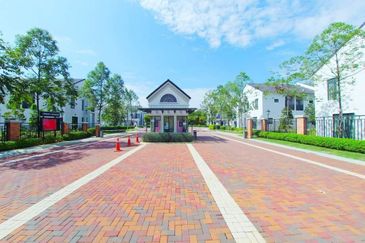 Monet Lily @ Sunsuria City