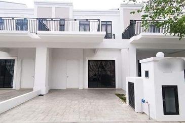 Monet Lily @ Sunsuria City