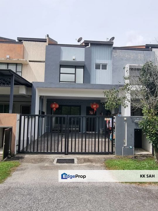 (FACING OPEN + RENOVATED) 2 STOREY @ TAMAN HARMONI, Selangor, Semenyih