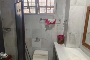 (WALK To UTAR) 2 STOREY @ BANDAR SUNGAI LONG