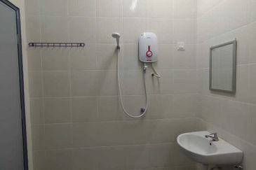 (WALK To UTAR) 2 STOREY @ BANDAR SUNGAI LONG