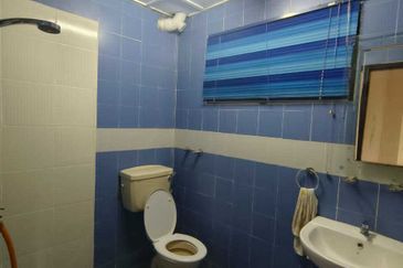 (WALK To UTAR) 2 STOREY @ BANDAR SUNGAI LONG