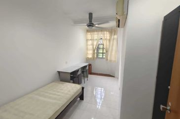 (WALK To UTAR) 2 STOREY @ BANDAR SUNGAI LONG