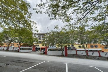 Salak Perdana Business Park