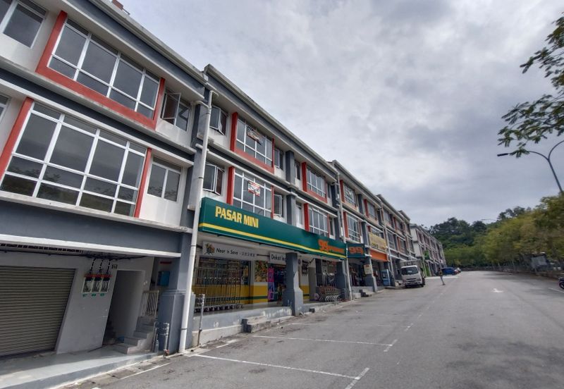 Salak Perdana Business Park