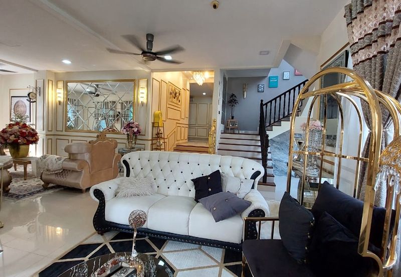 Puncak Pinggiran Putra