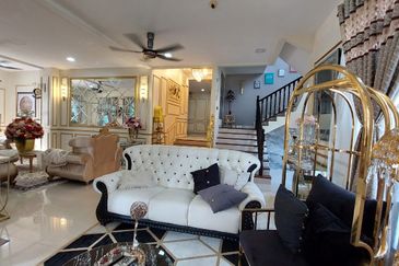 Puncak Pinggiran Putra