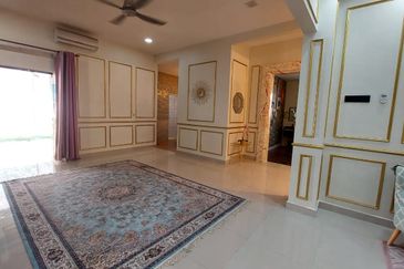 Puncak Pinggiran Putra