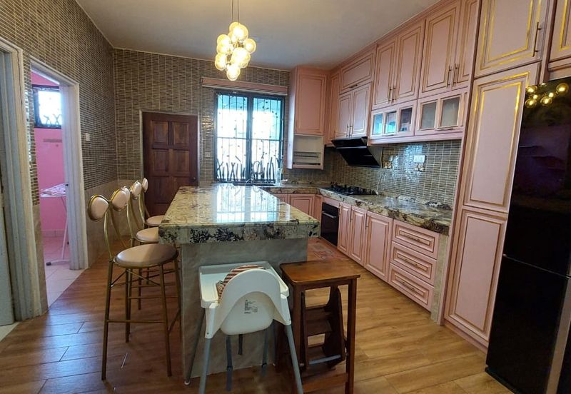 Puncak Pinggiran Putra