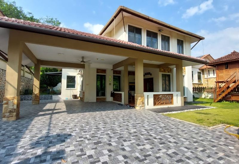 Puncak Pinggiran Putra