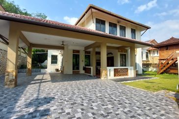 Puncak Pinggiran Putra