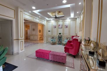 Puncak Pinggiran Putra