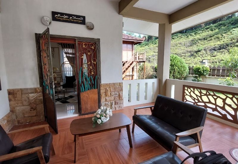 Puncak Pinggiran Putra