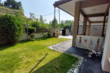 Puncak Pinggiran Putra