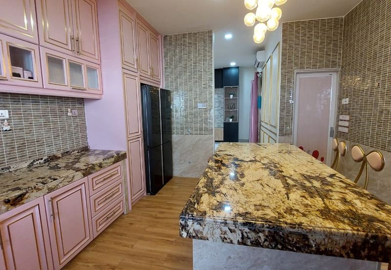 Puncak Pinggiran Putra