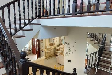 Puncak Pinggiran Putra