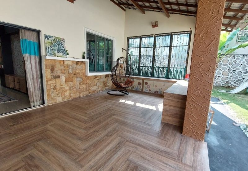 Puncak Pinggiran Putra