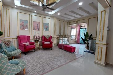 Puncak Pinggiran Putra