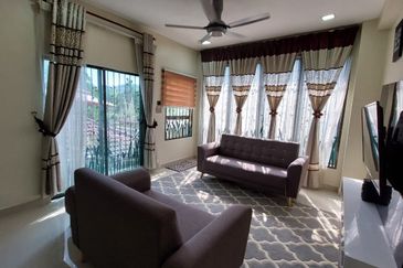 Puncak Pinggiran Putra